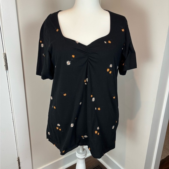 Torrid Size 3 Black Floral Ruched Bust Short Sleeve Top — Good Pre-Owned Conditi - Picture 1 of 7